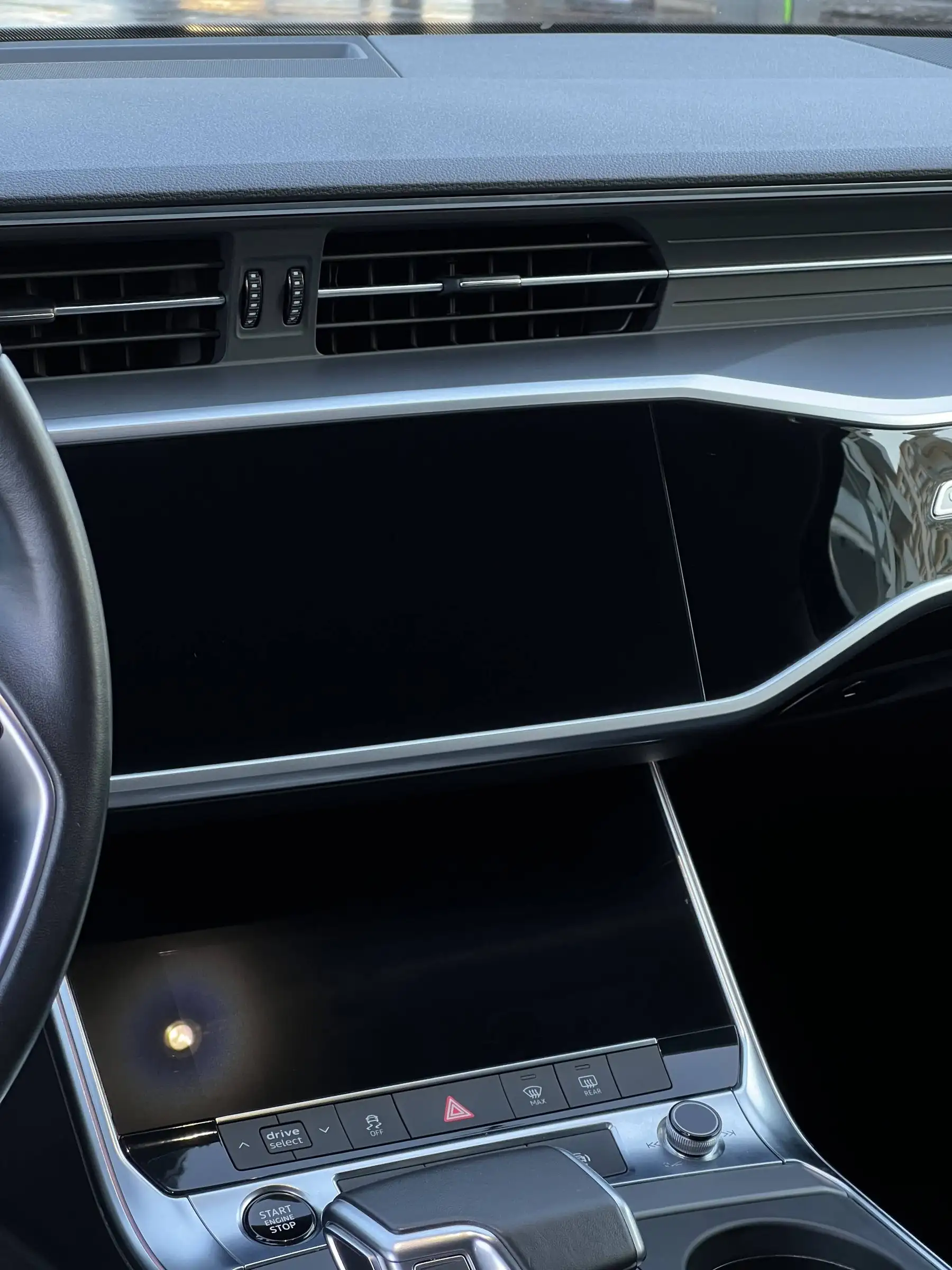 Audi A6 — konsola środkowa po detailingu R&O Mobile Detailing