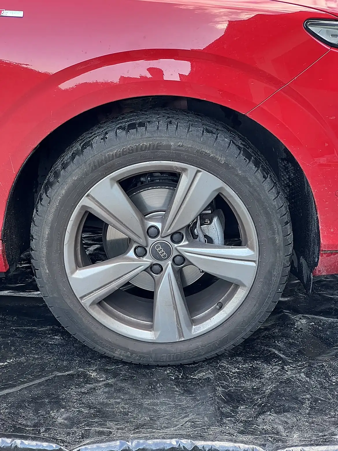 Audi Q3 — felgi przed detailingiem