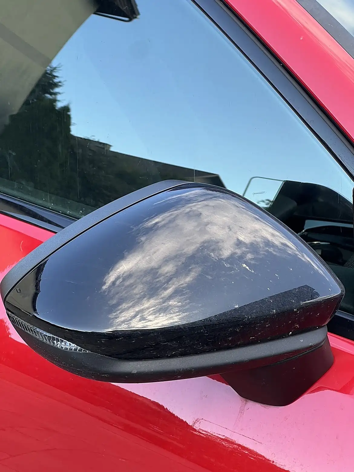 Audi Q3 — lusterko przed detailingiem