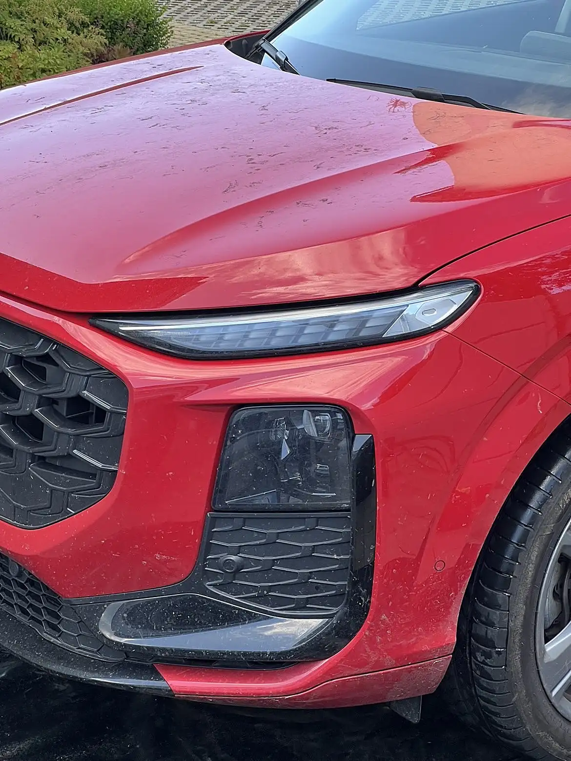 Audi Q3 — przód auta przed detailingiem