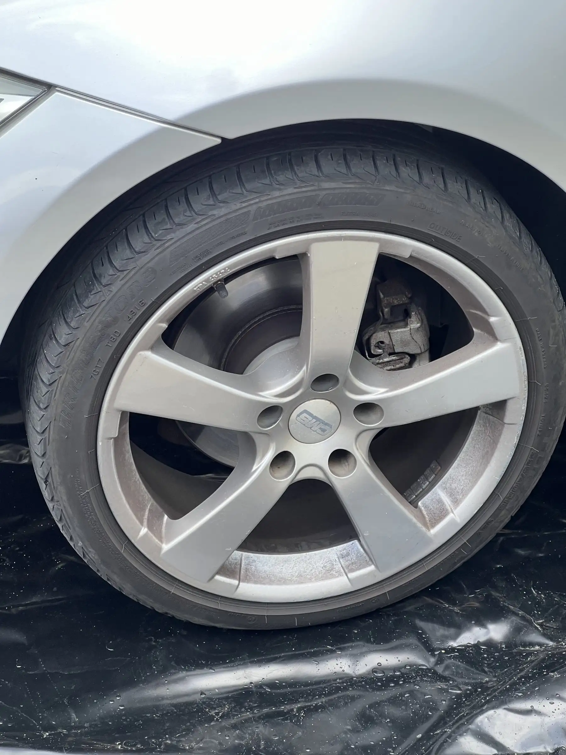BMW serii 3 — felgi przed detailingiem
