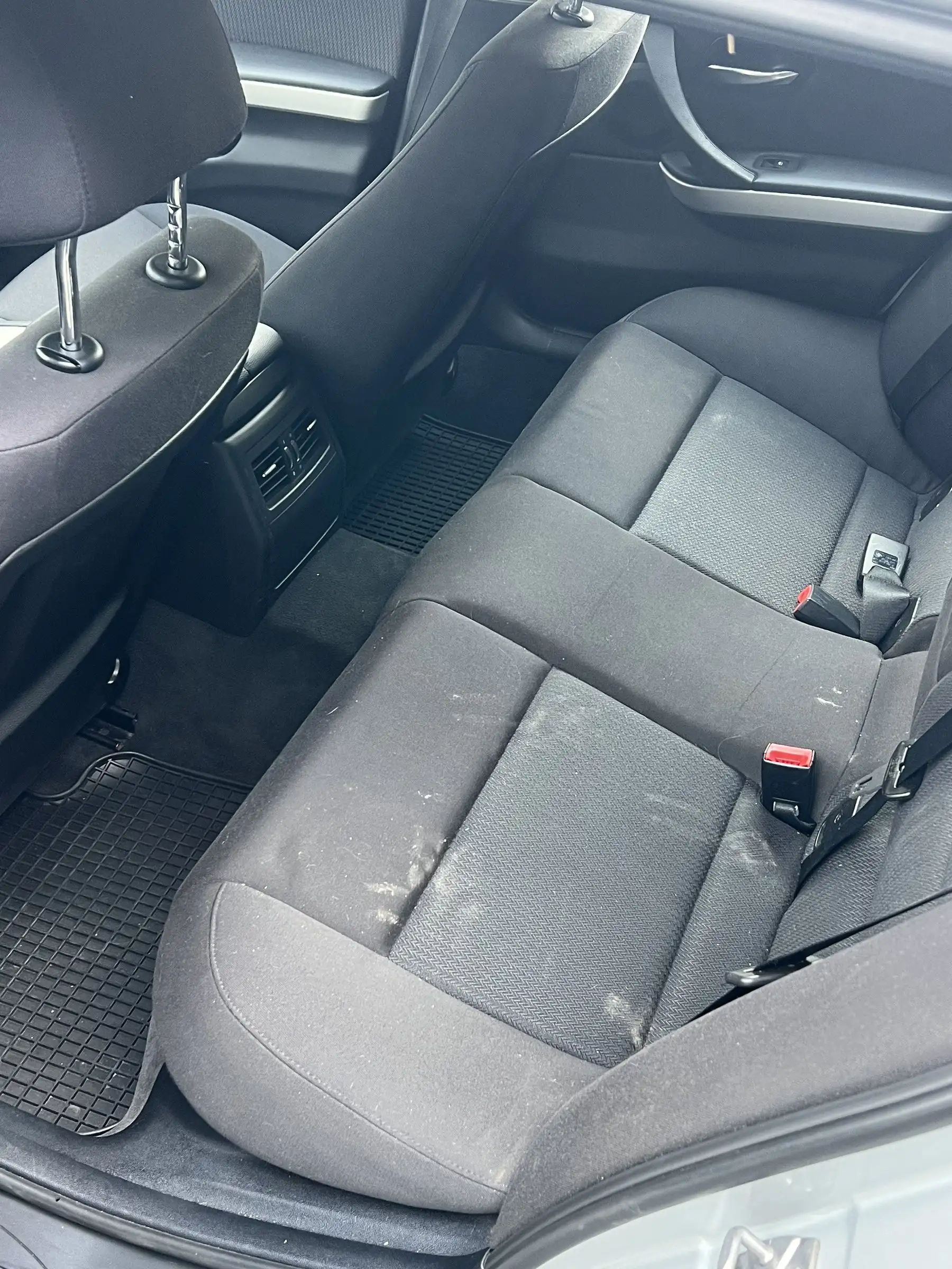 BMW serii 3 — tapicerka przed detailingiem