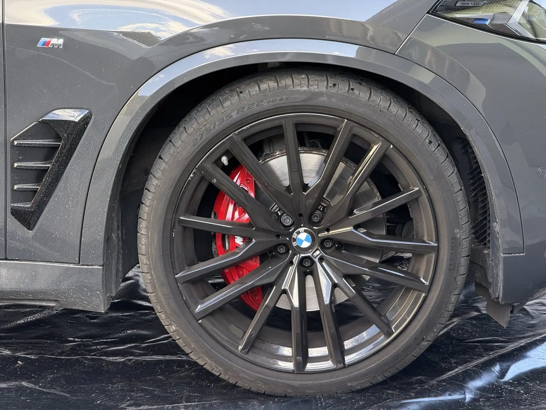 BMW X5 — felgi przed detailingiem