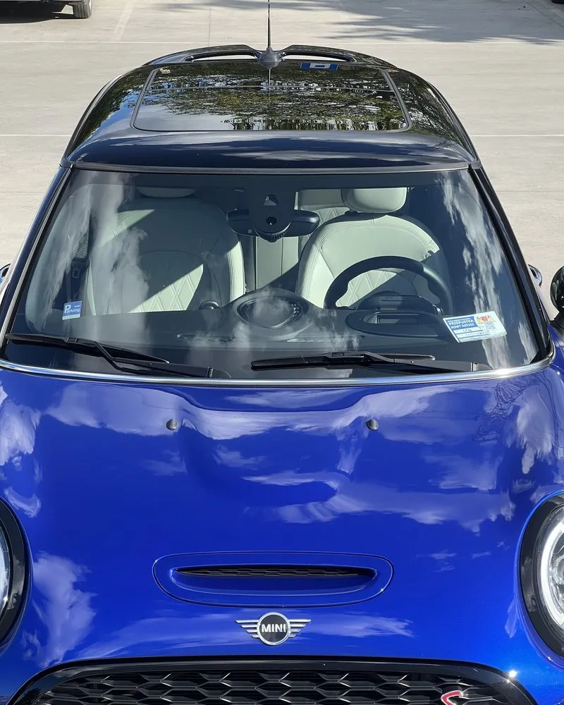 Wypolerowana maska MINI Cooper S po myciu detailingowym