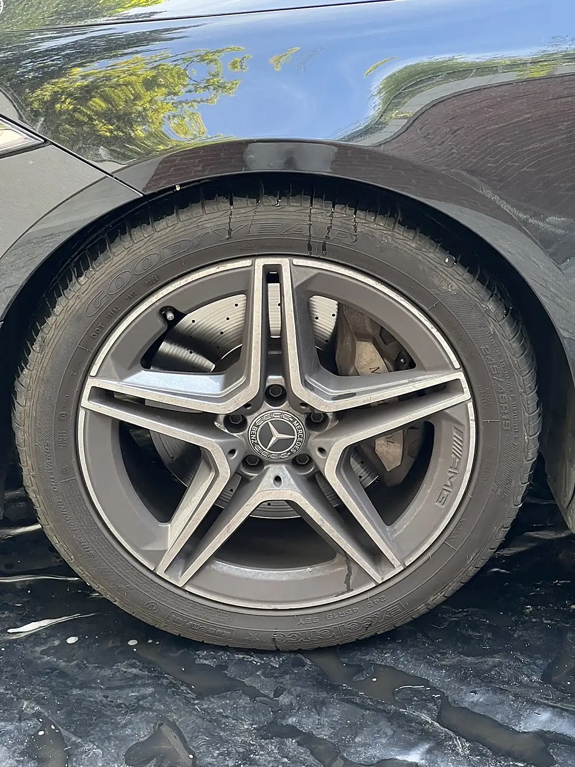 Mercedes CLS — felgi przed detailingiem