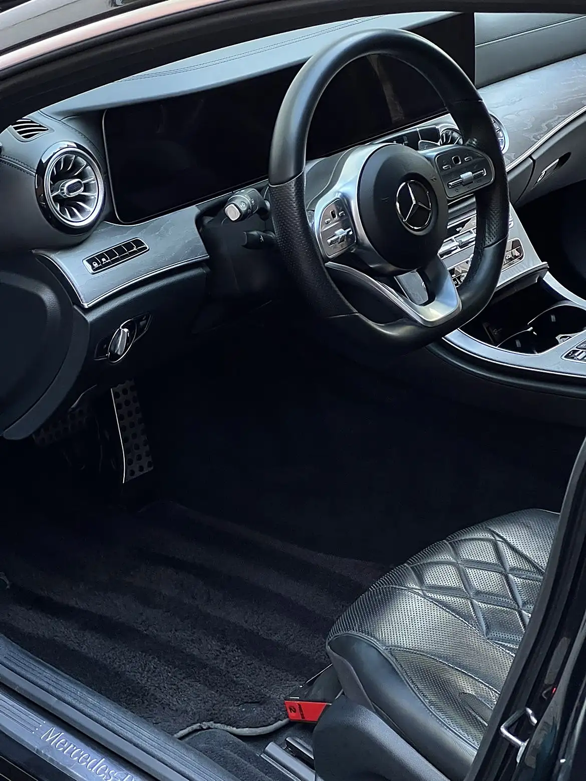 Mercedes CLS — wnętrze po detailingu R&O Mobile Detailing