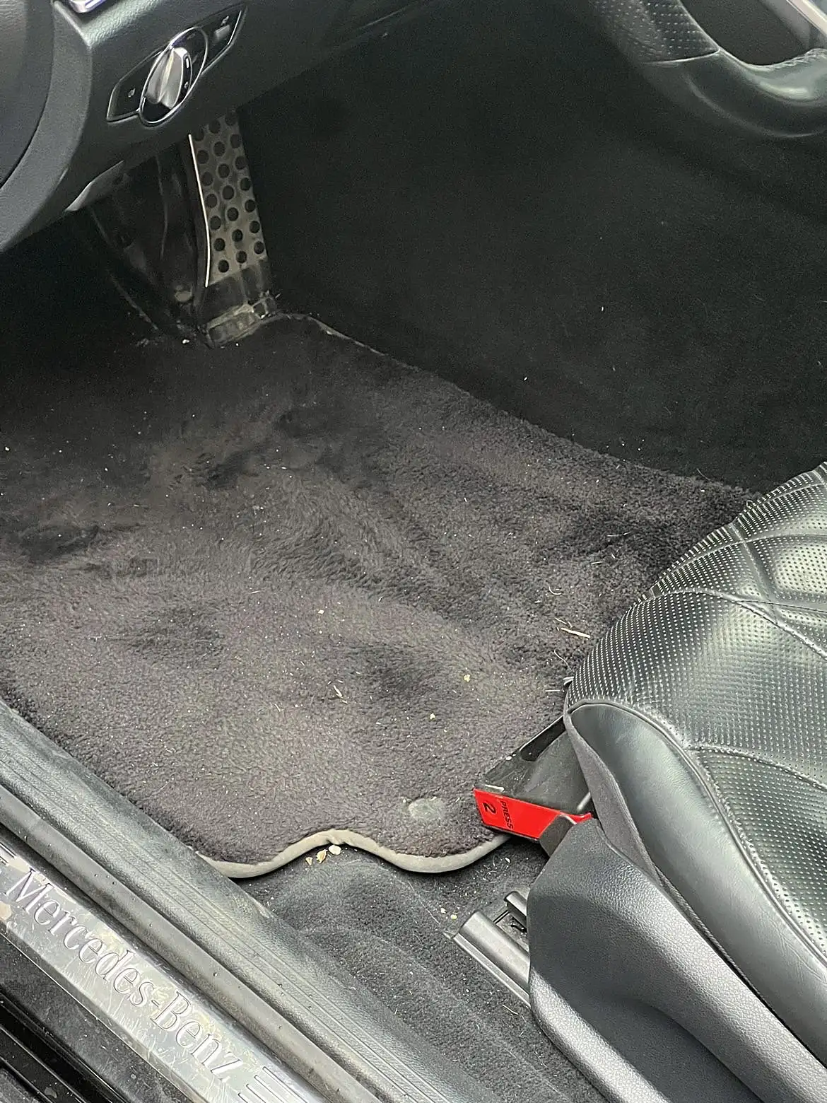 Mercedes CLS — wnętrze przed detailingiem