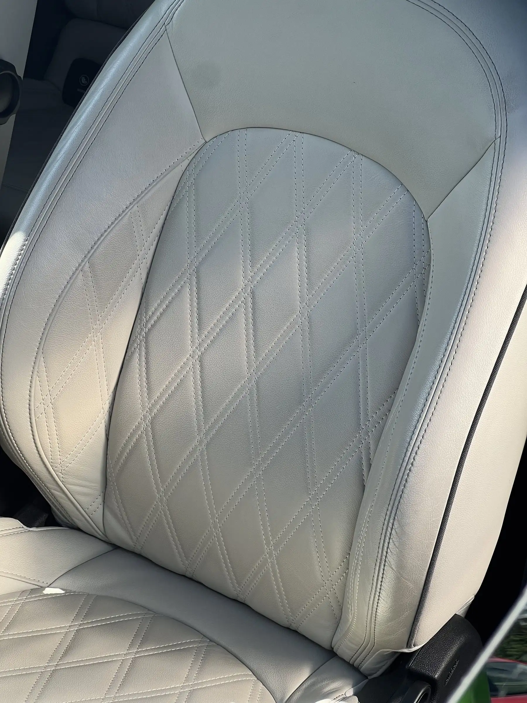 MINI Cooper S — skórzana tapicerka przed detailingiem