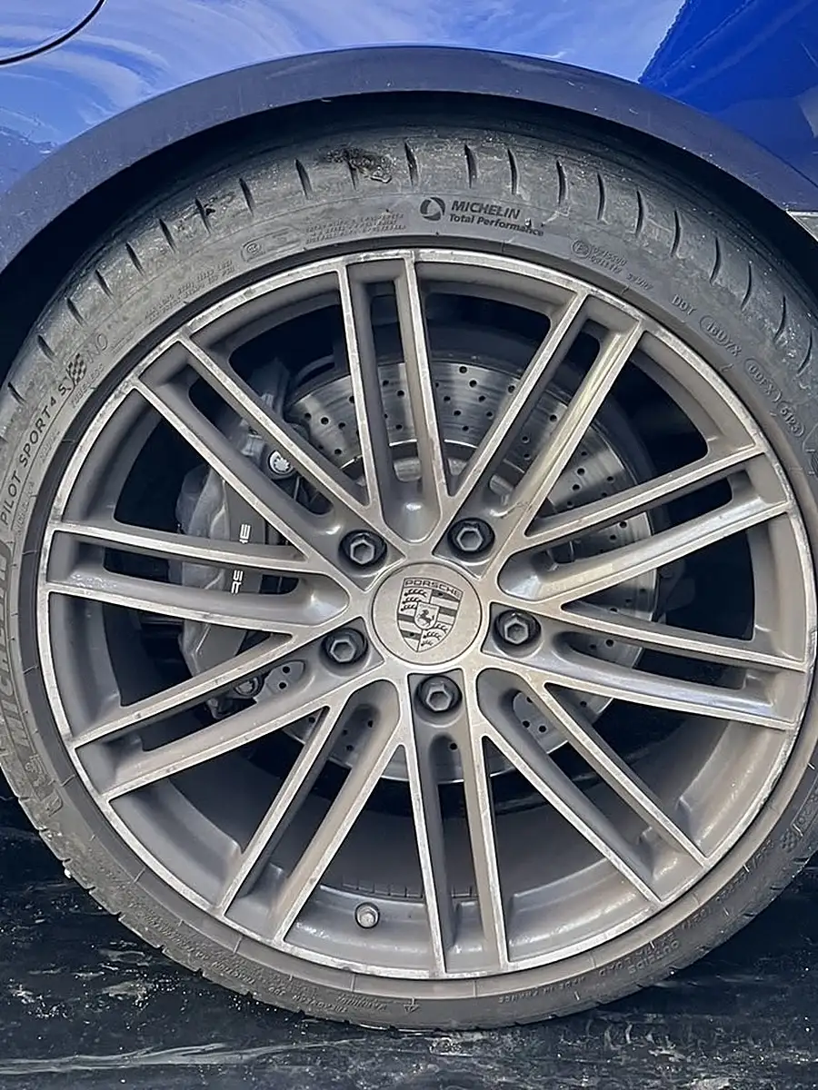 Porsche 718 Cayman — felgi przed detailingiem