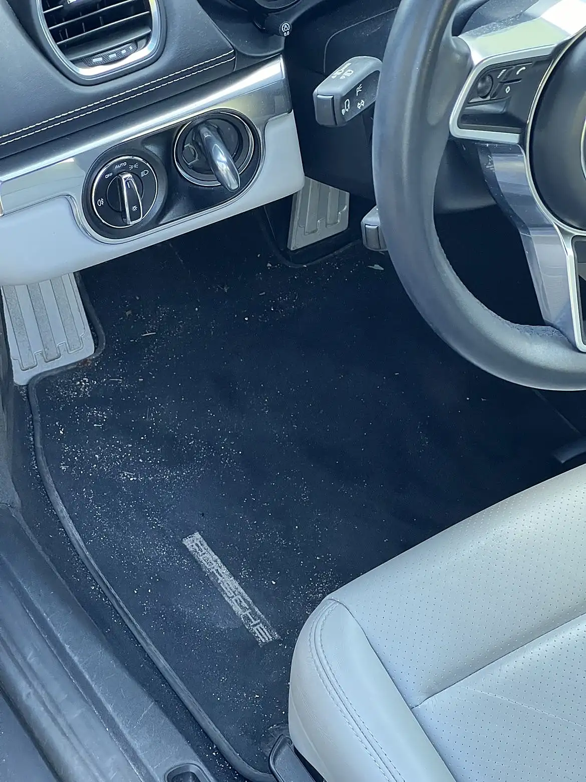 Porsche 718 Cayman — wnętrze przed detailingiem