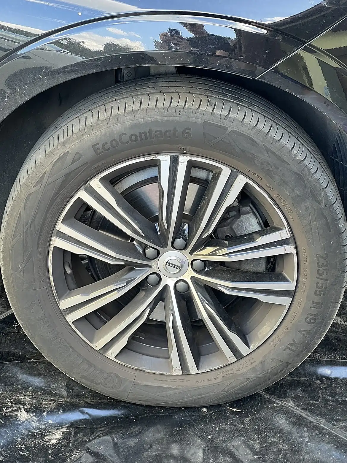 Volvo XC60 — felgi przed detailingiem