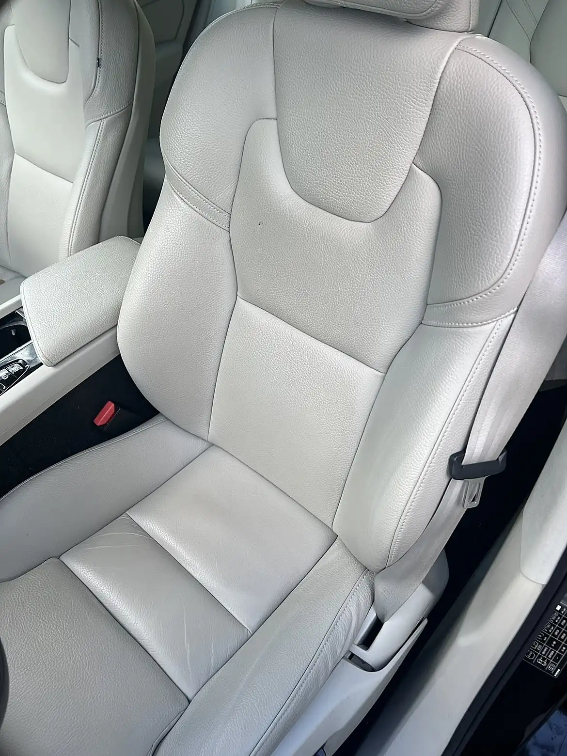 Volvo XC60 — fotel po detailingu R&O Mobile Detailing