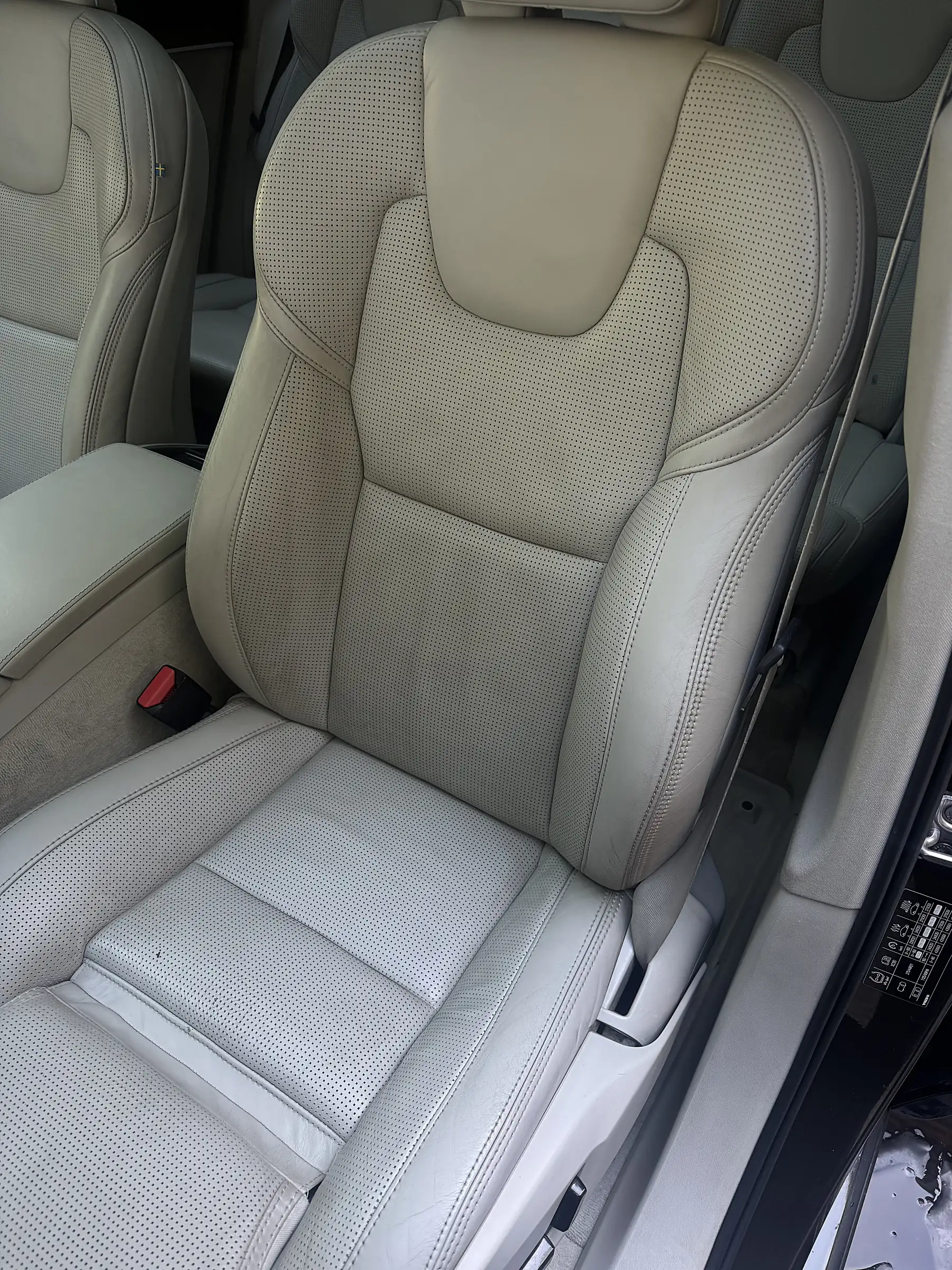 Volvo XC90 — fotel po detailingu R&O Mobile Detailing