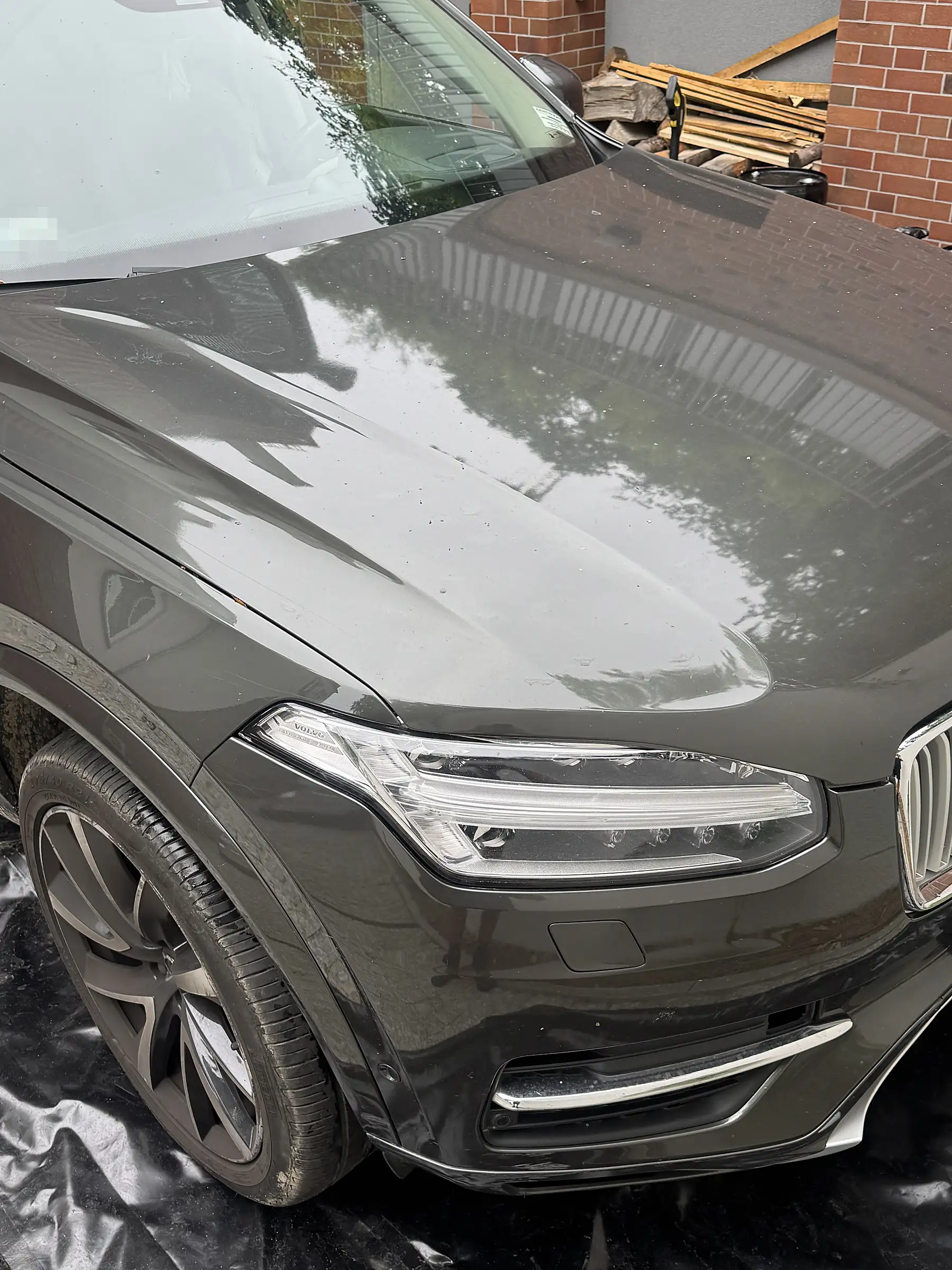 Volvo XC90 — przód auta przed detailingiem