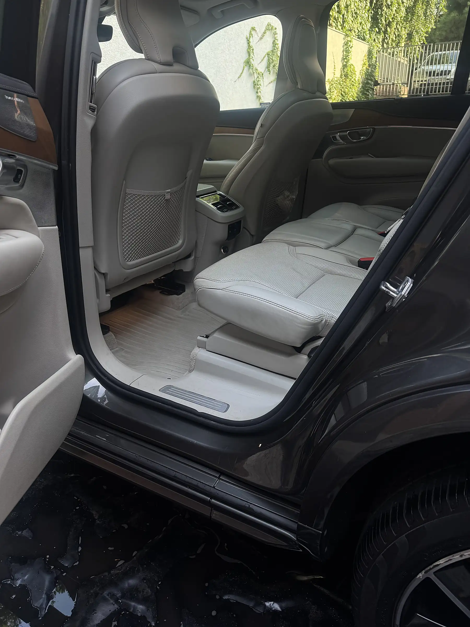 Volvo XC90 — wnętrze po detailingu R&O Mobile Detailing