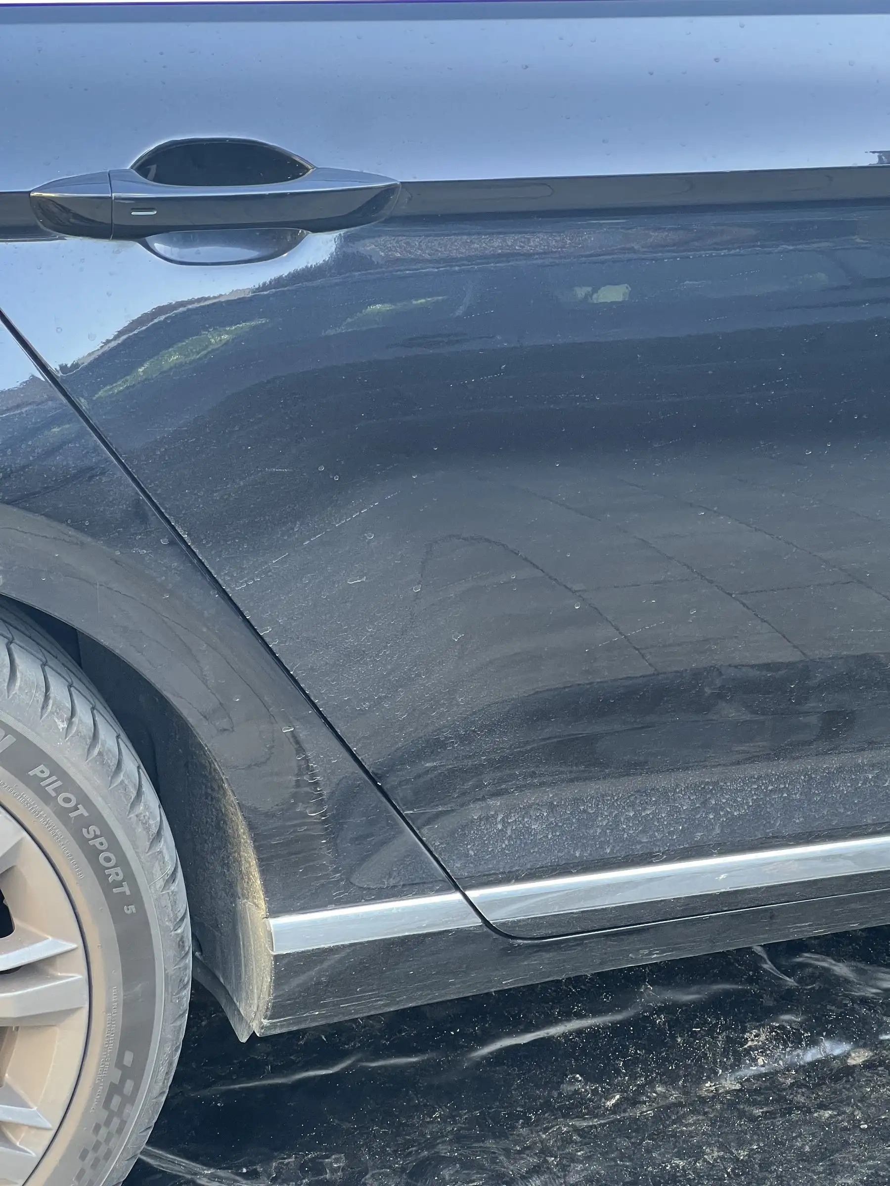 Volkswagen Passat — bok auta przed detailingiem