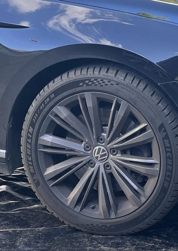 Volkswagen Passat — felgi przed detailingiem
