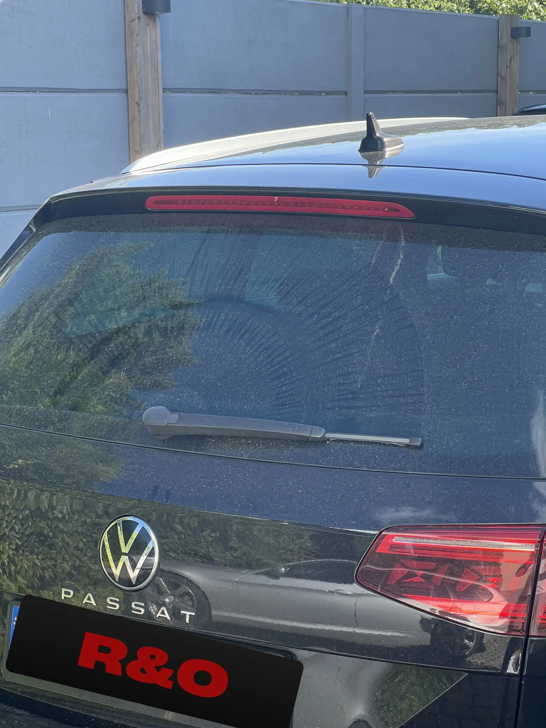 Volkswagen Passat — tył auta przed detailingiem